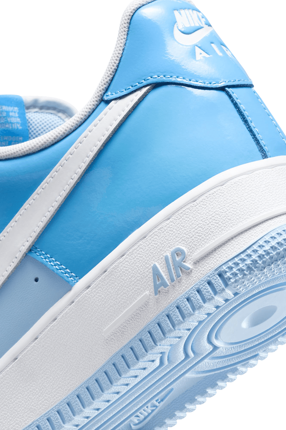 תמונת תקריב של נעלי סניקרס אייר פורס 1 07