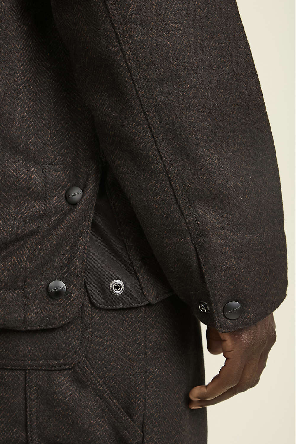 תמונת דוגמן אחורית של מעיל אוברסייז טרומן