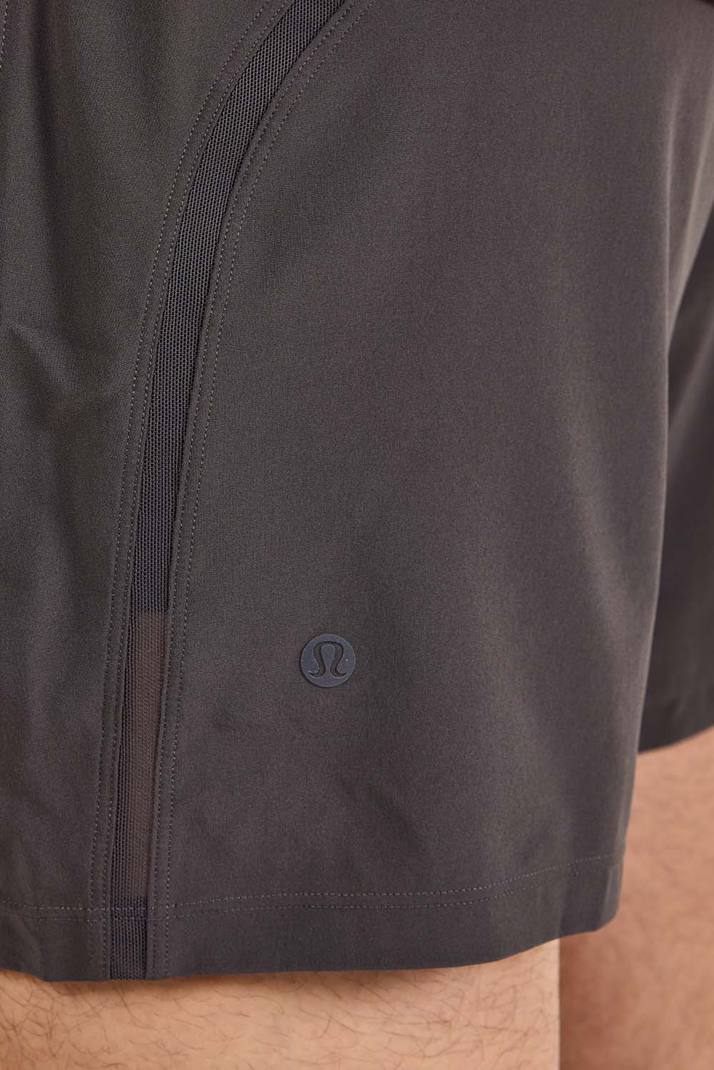 תמונת תקריב דוגמן של Pace Breaker Short Lined 5