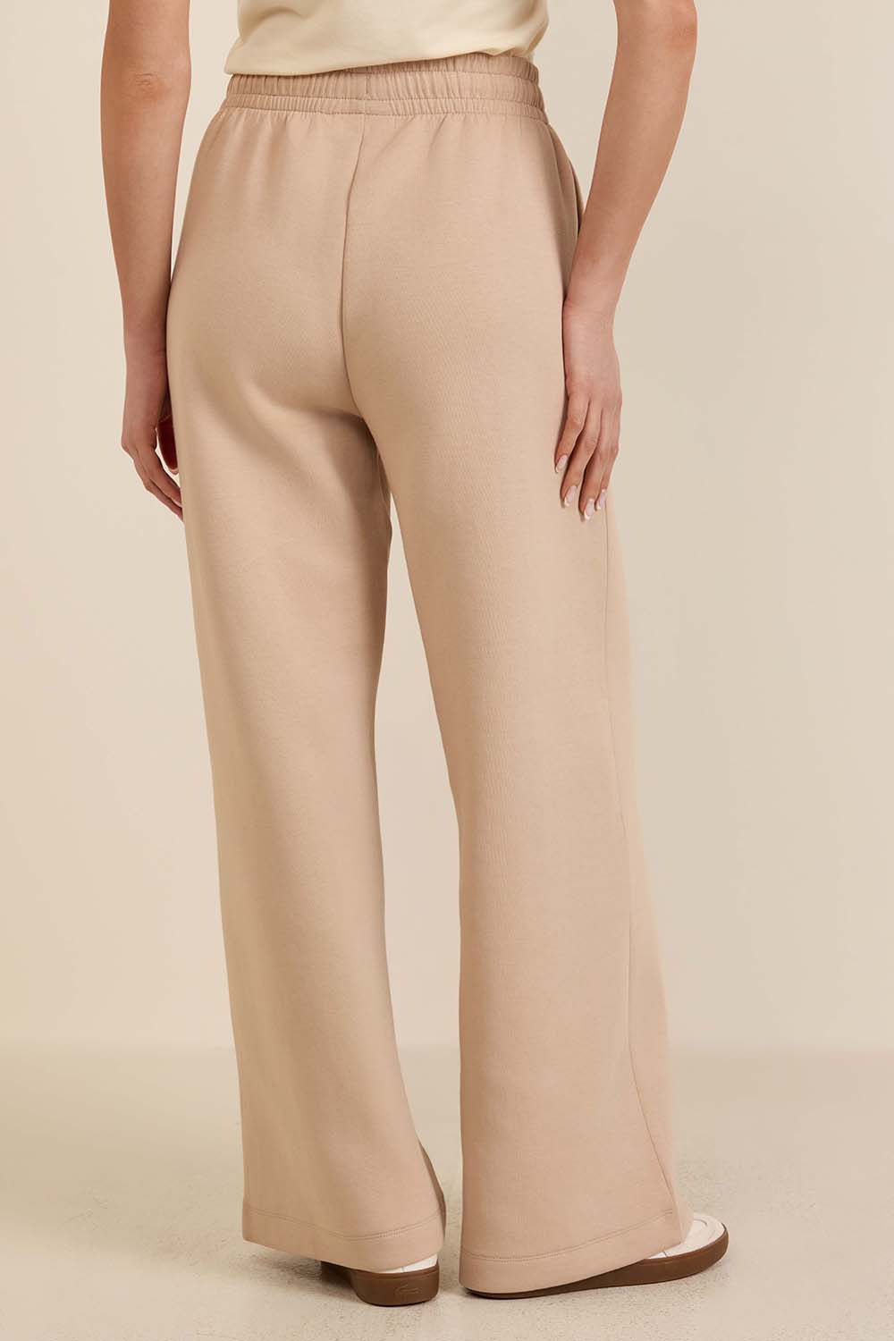 תמונת דוגמן אחורית של מכנסי ג'וגר רחבים