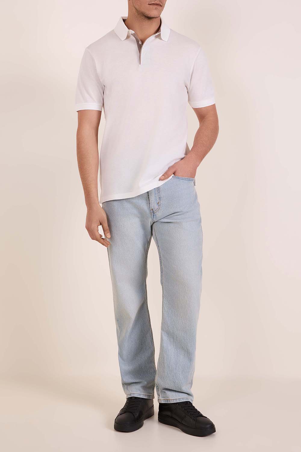 תמונת דוגמן קידמית של נעלי סניקרס