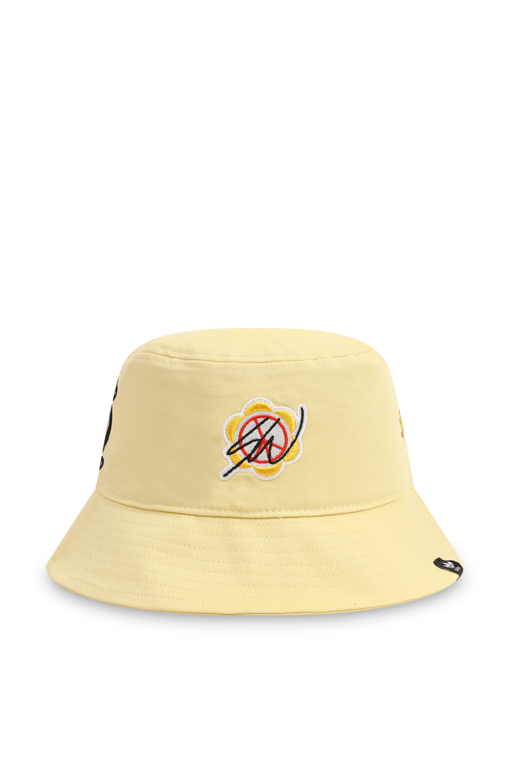 תמונה קידמית של אדידס X שון ווטרספון והוט הילס כובע באקט עם פאצ'ים