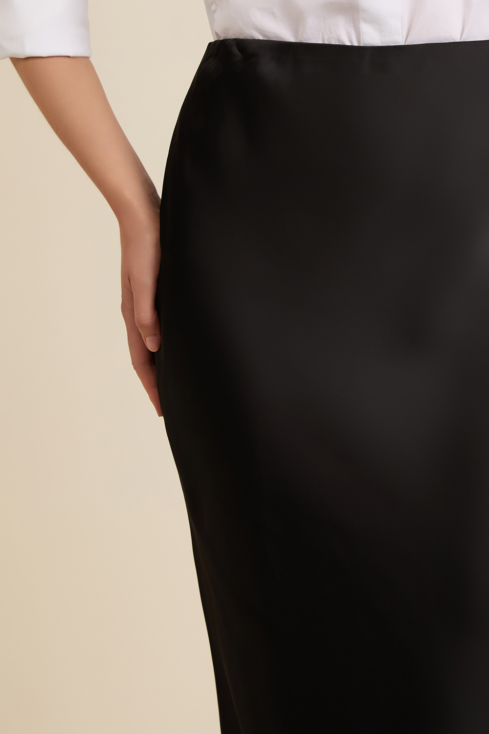 תמונת תקריב דוגמן של חצאית מקסי