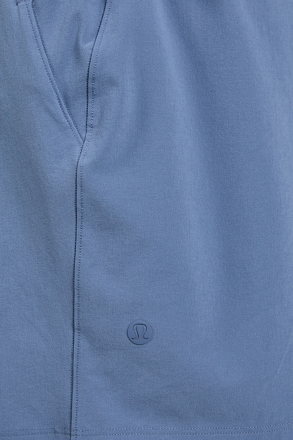 תמונת תקריב דוגמן של Balancer Woven Relaxed-Fit Pants