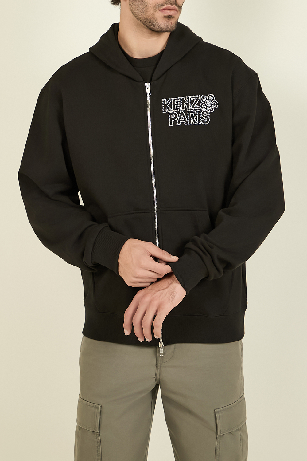 תמונת דוגמן קידמית של סווטשירט עם רוכסן