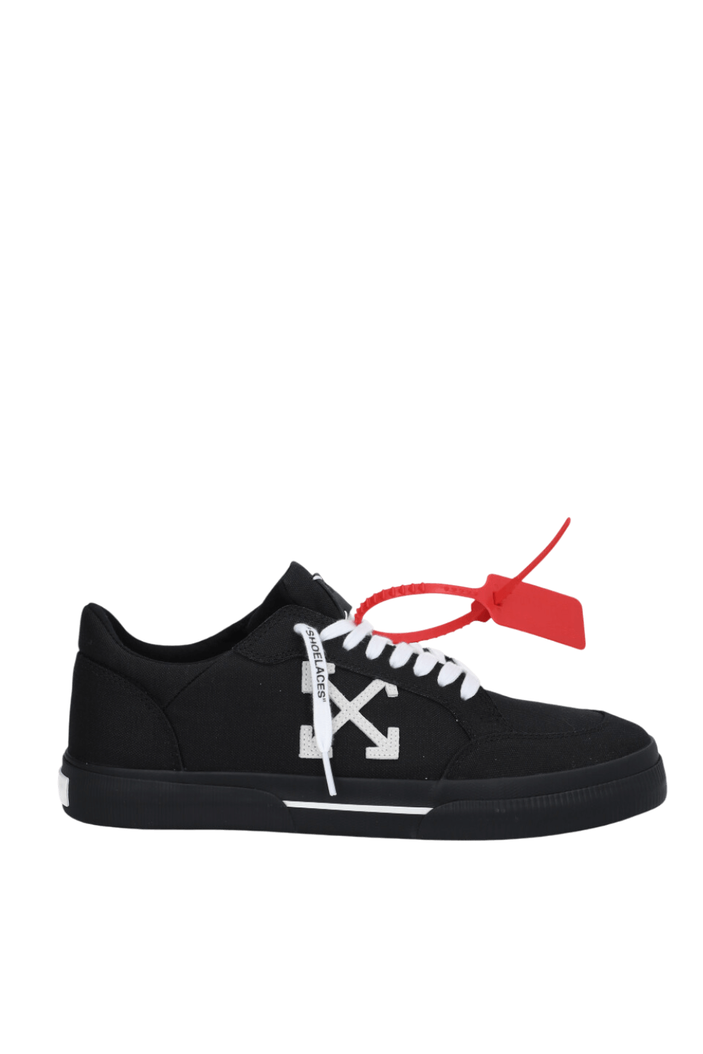 תמונה קידמית של נעלי סניקרס