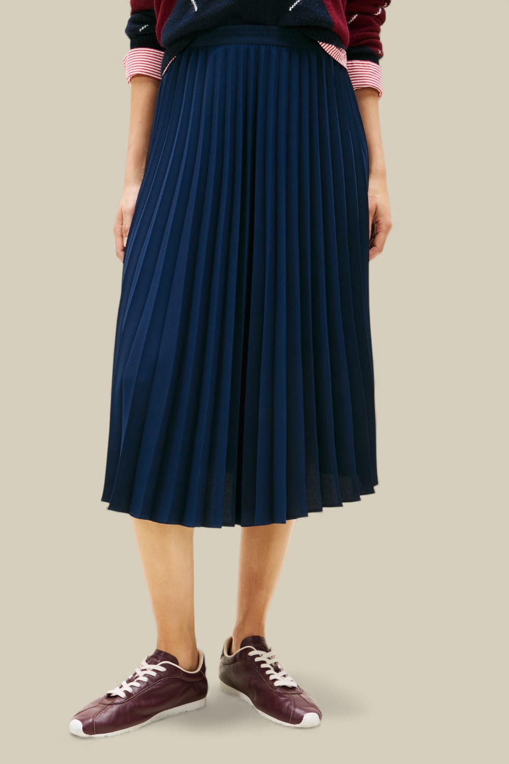 תמונת דוגמן קידמית של חצאית מידי פליסה