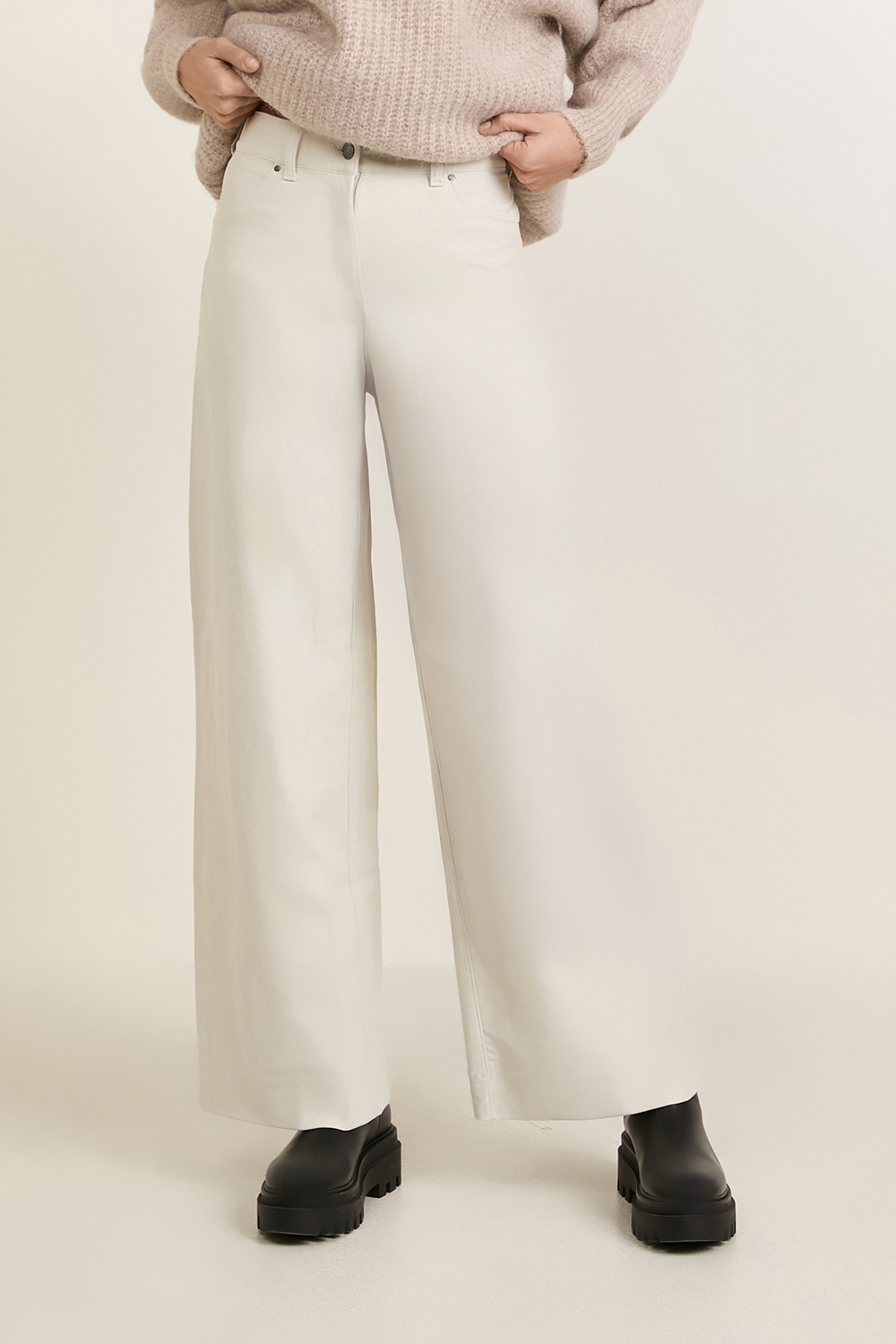 תמונת דוגמן קידמית של City Sleek Utilitech Extra-Wide-Leg Pant *Regular