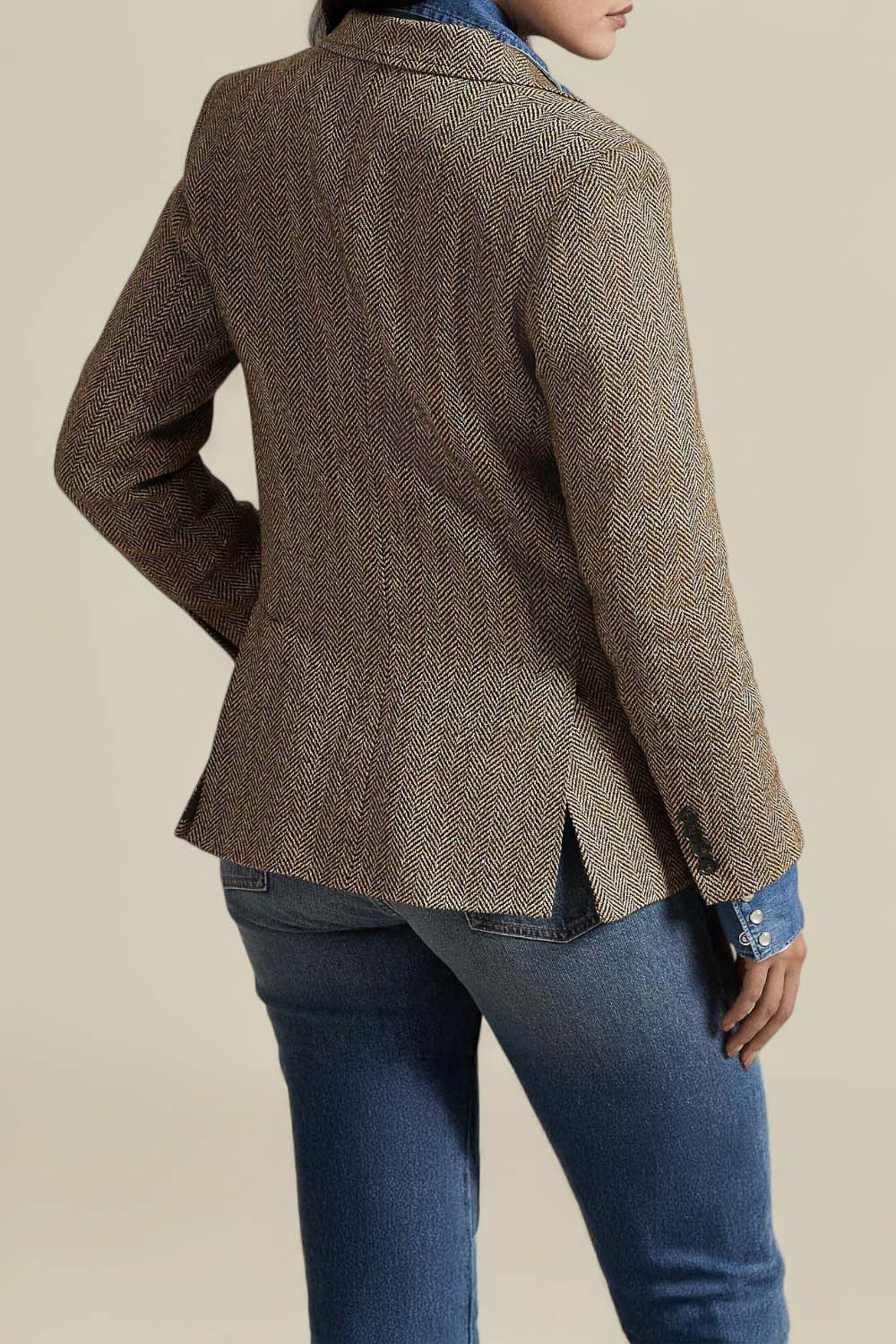 תמונת דוגמן אחורית של בלייזר טוויד