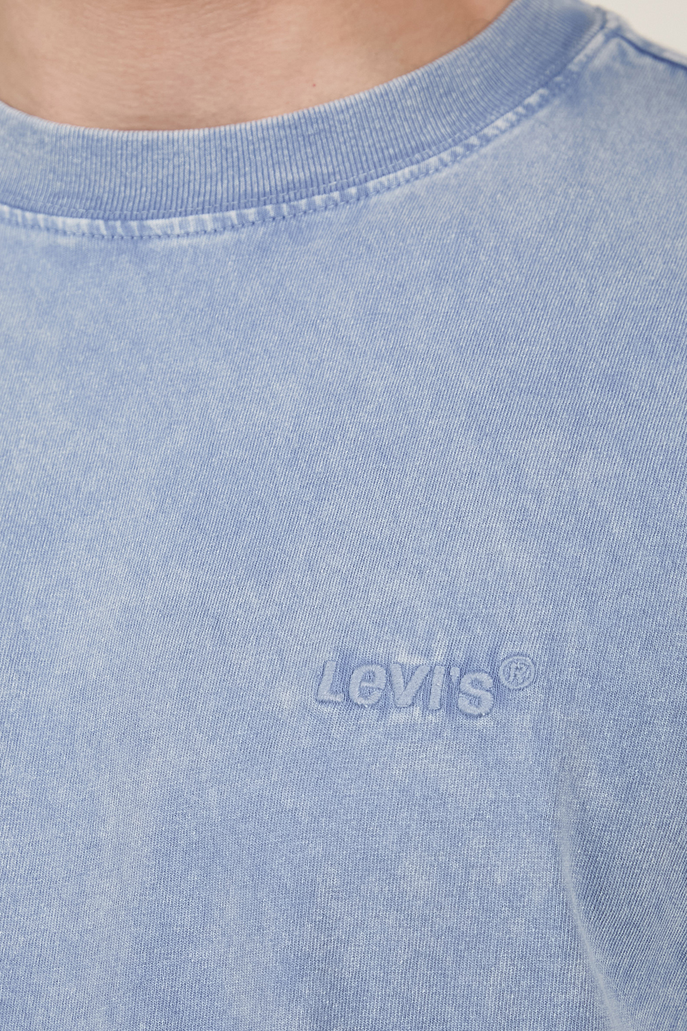 תמונת תקריב דוגמן של חולצת טי