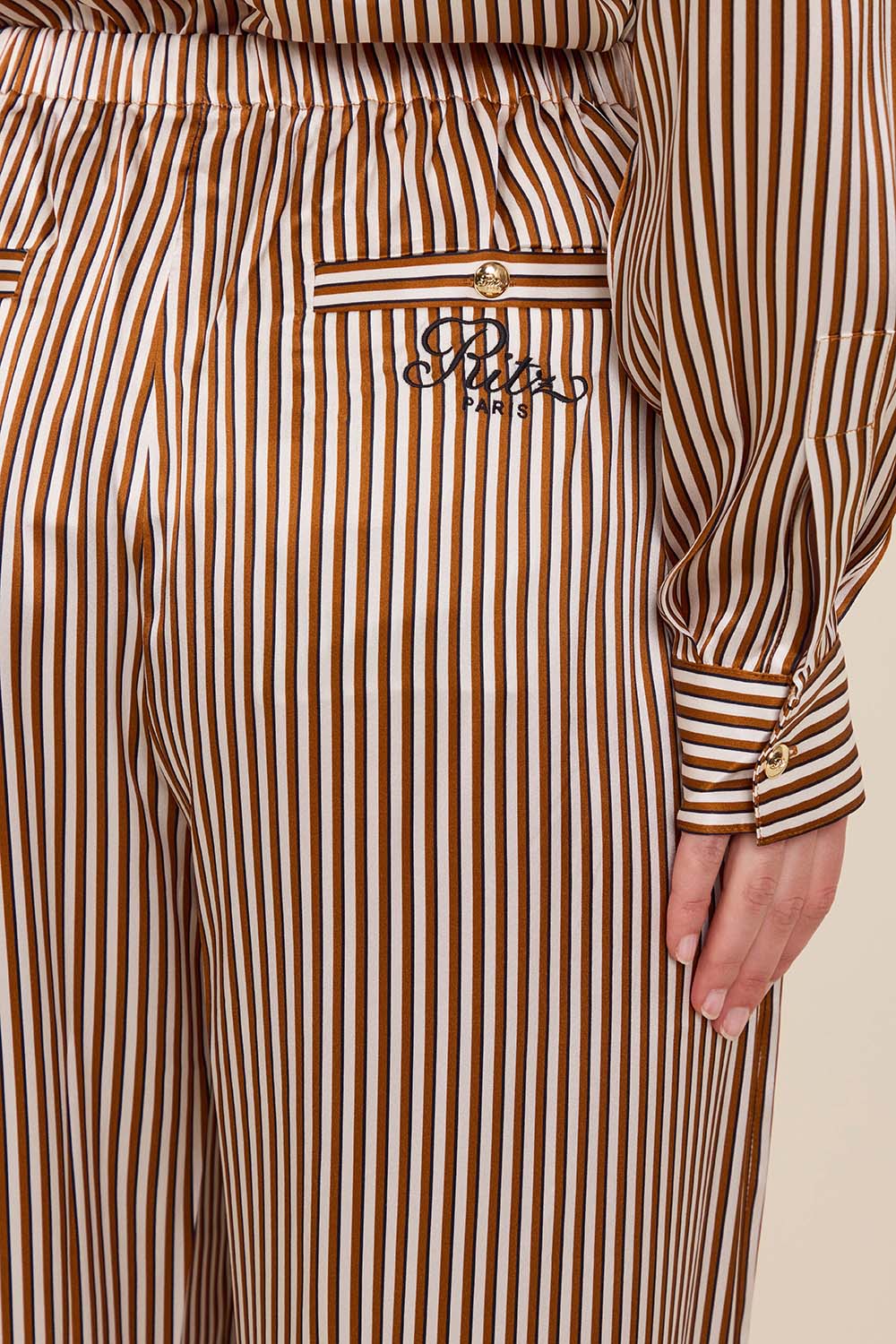 תמונת תקריב דוגמן של מכנסי פיג'מה ריטץ' X פריים