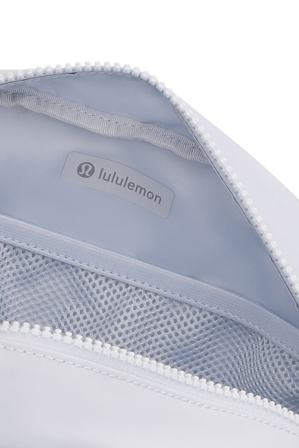 תמונת פנים של City Essentials Pouch Mini