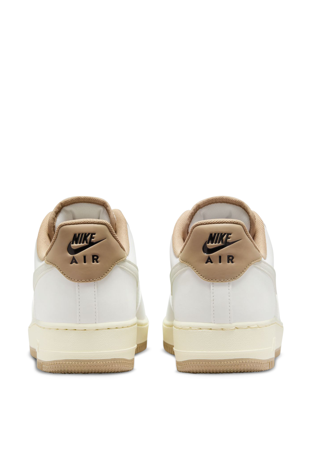 תמונת תקריב של נעלי סניקרס אייר פורס 1