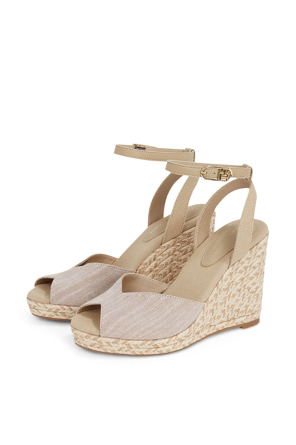 תמונת תקריב של נעלי אספדריל עקב