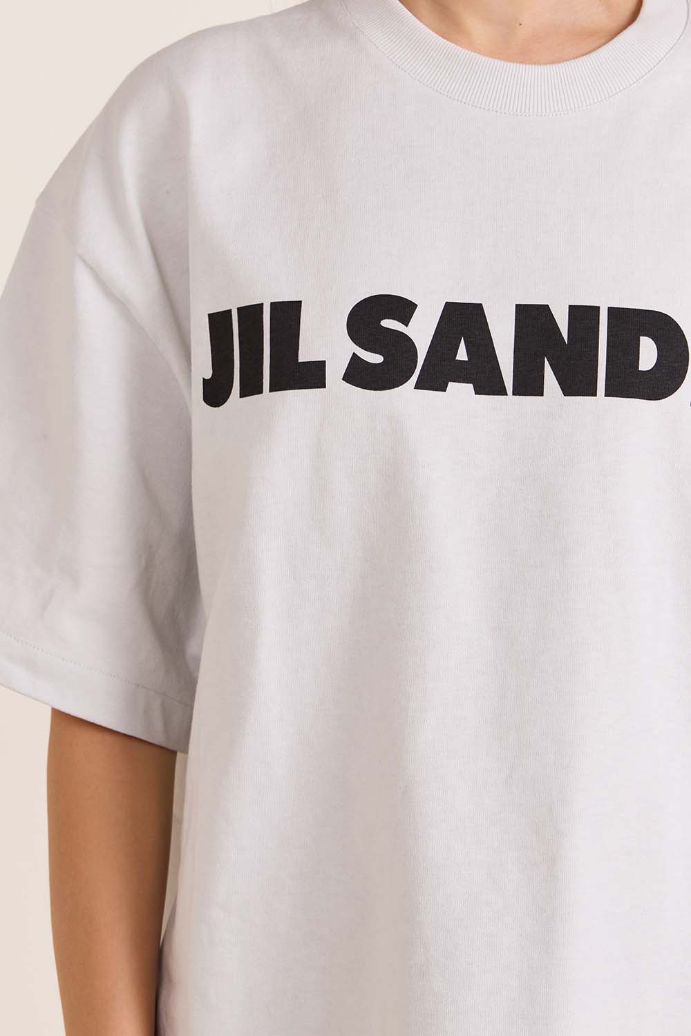 תמונת תקריב דוגמן של חולצת טי