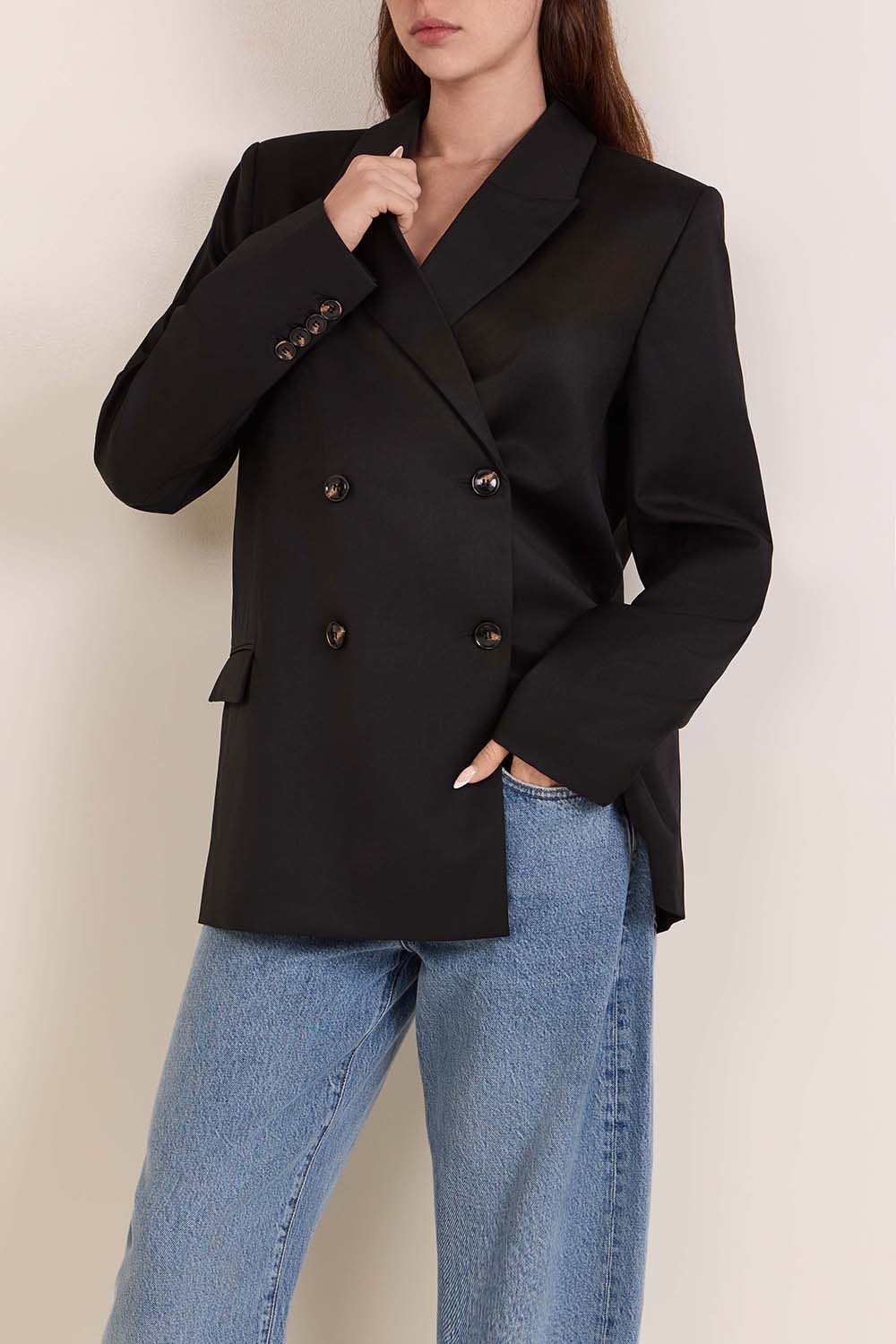 תמונת דוגמן קידמית של בלייזר קלאסי