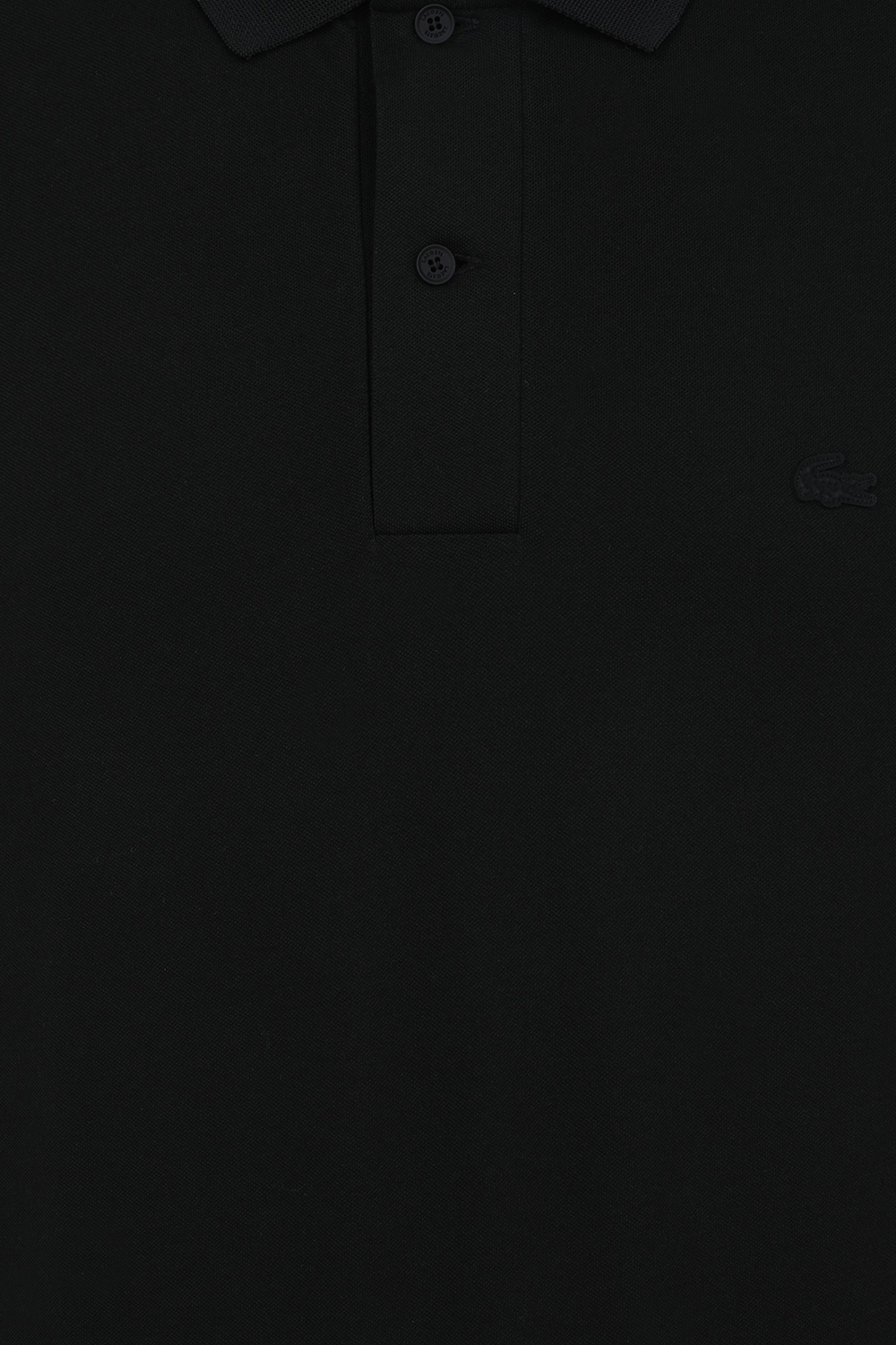 תמונה אחורית של חולצת פולו עם רקמה