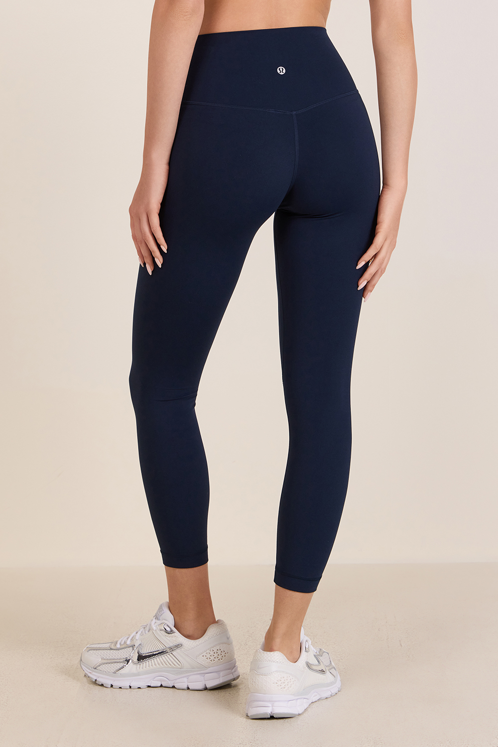 תמונת דוגמן אחורית של Align No-Line HR Pant 25'' Leggings