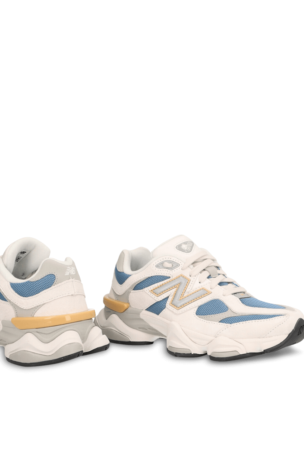 תמונת תקריב של נעלי סניקרס 9060