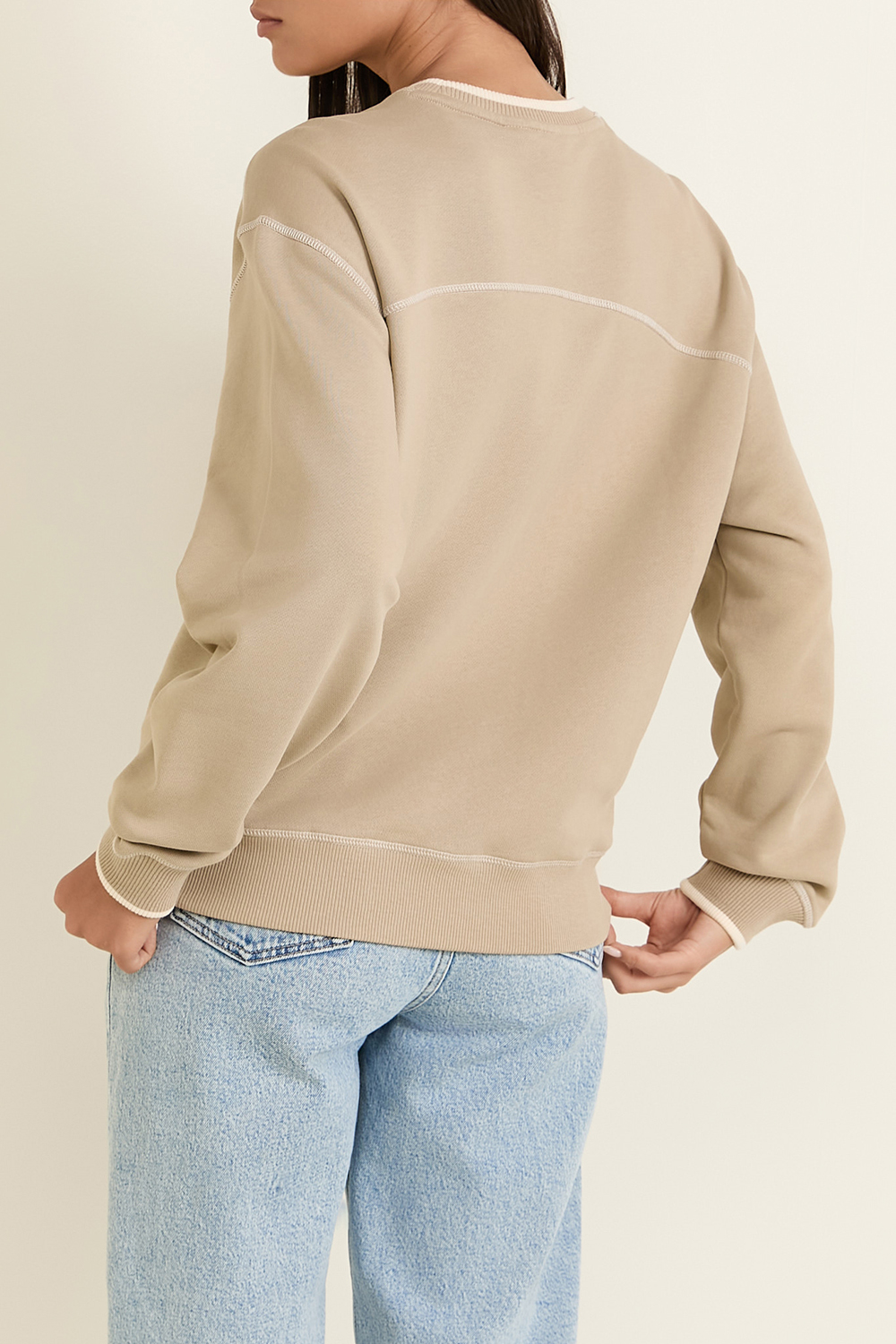 תמונת דוגמן אחורית של סווטשירט