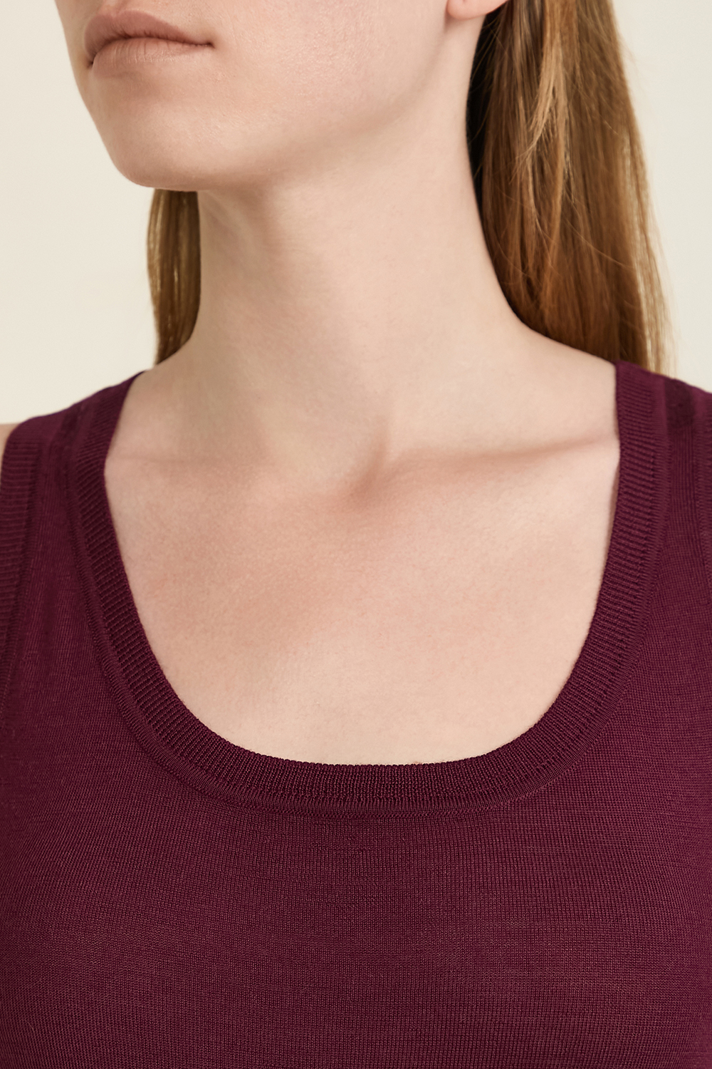 תמונת תקריב דוגמן של גופייה מצמר קל