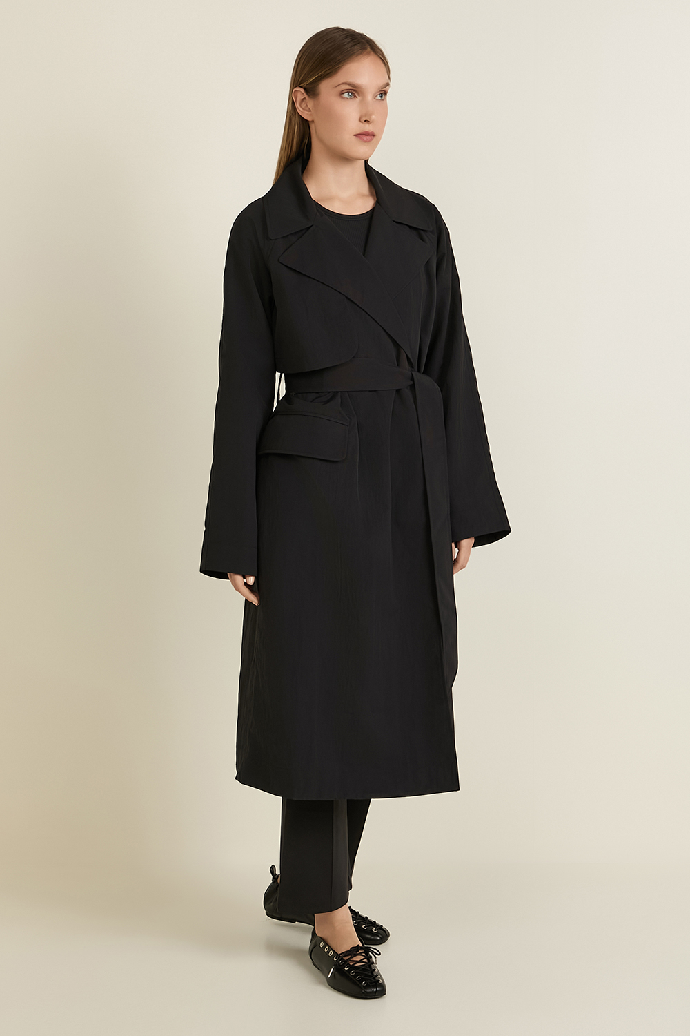 תמונת דוגמן קידמית של Classic-Fit Trench Coat