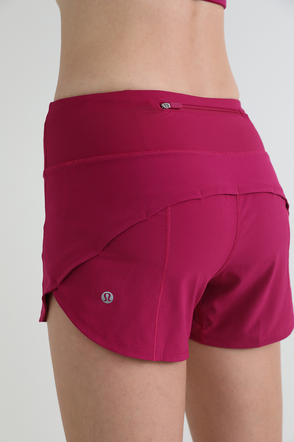 תמונת תקריב דוגמן של Speed Up Mid-Rise Lined Short 4