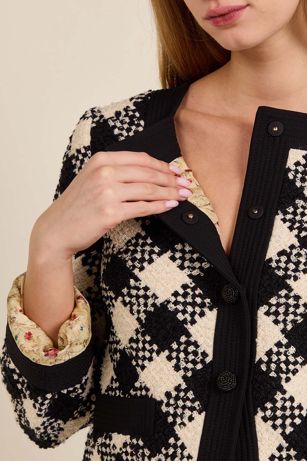 תמונת תקריב דוגמן של ז'קט טוויד