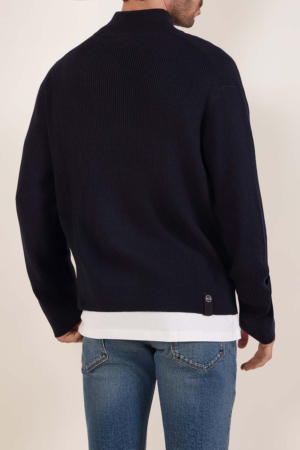 תמונת דוגמן אחורית של ז'קט