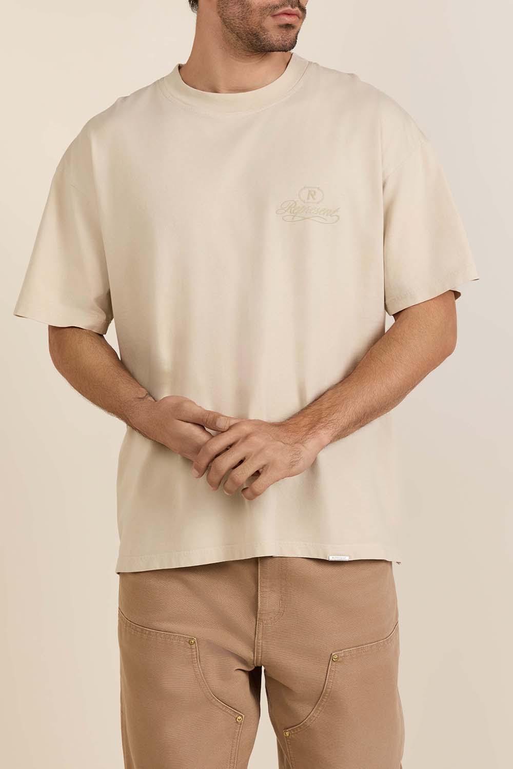 תמונת דוגמן קידמית של חולצת טי