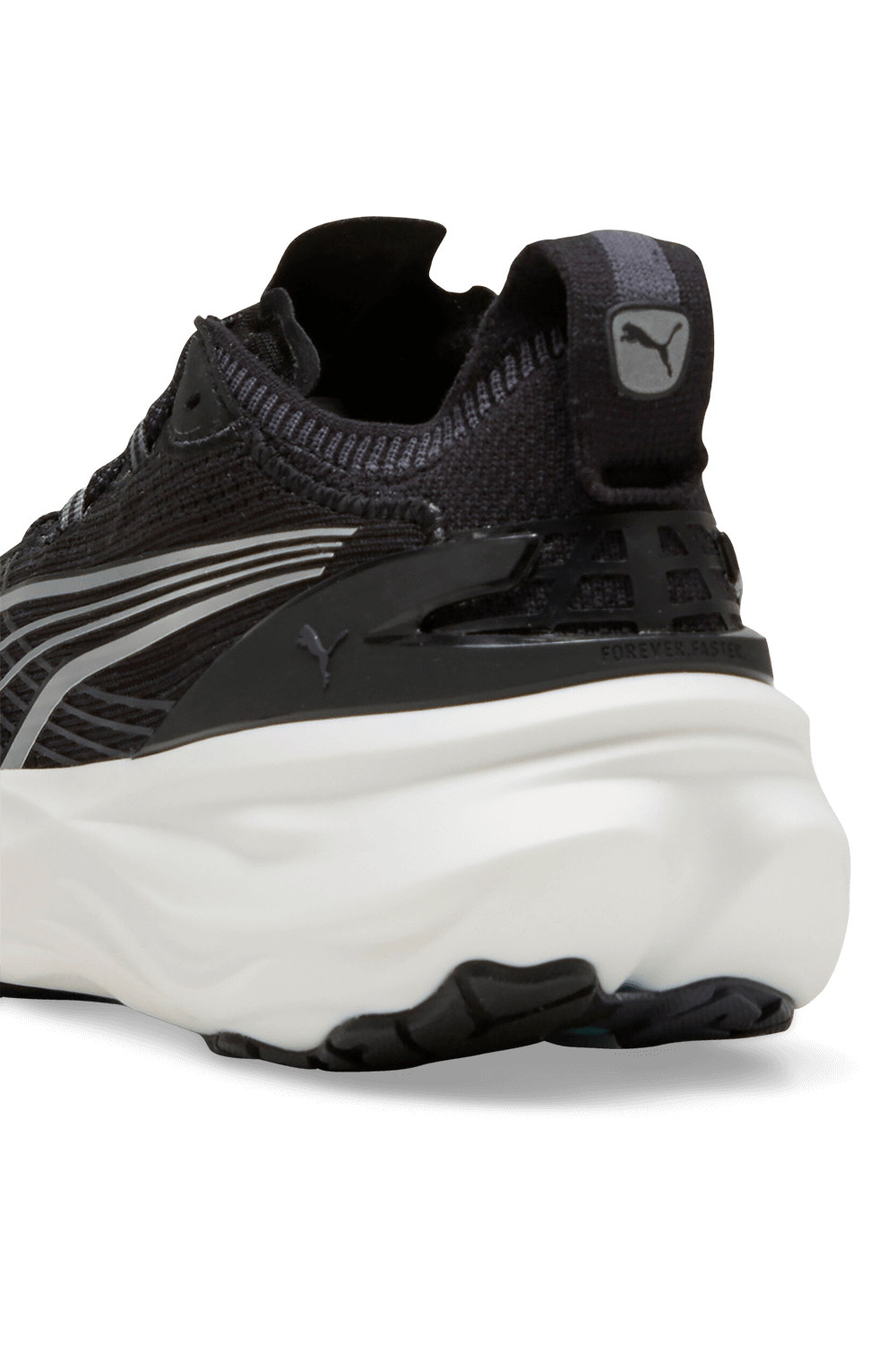 תמונת תקריב של נעלי ריצה פוראבר ראן ניטרו 2