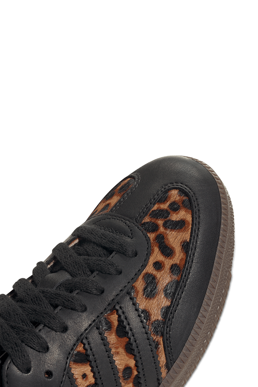 תמונת פנים של נעלי סניקרס אדידס סמבה