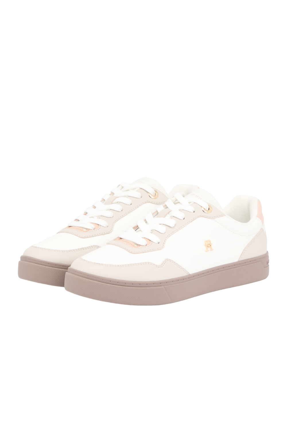 תמונת פנים של נעלי סניקרס