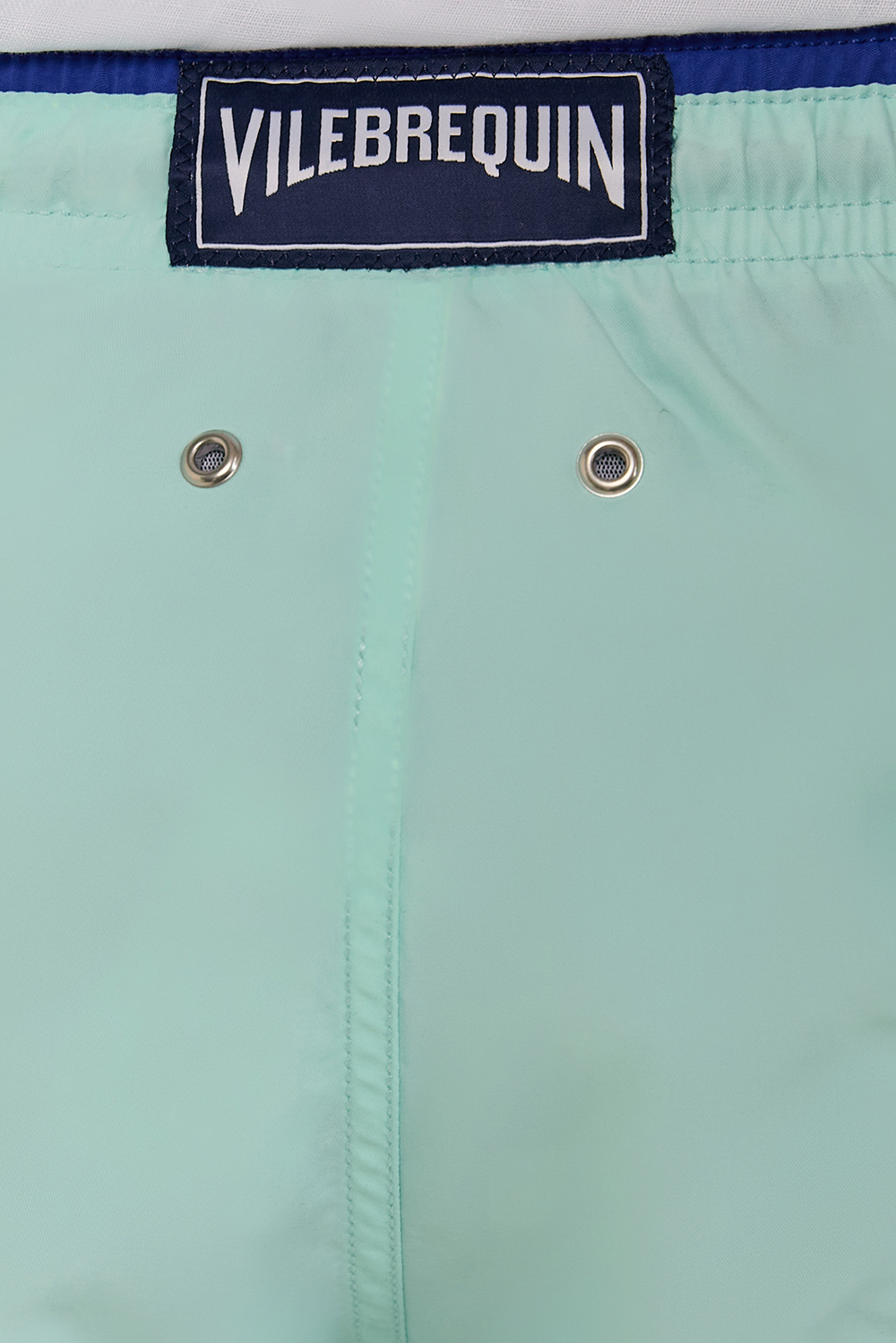 תמונת תקריב דוגמן של מכנסי שחייה