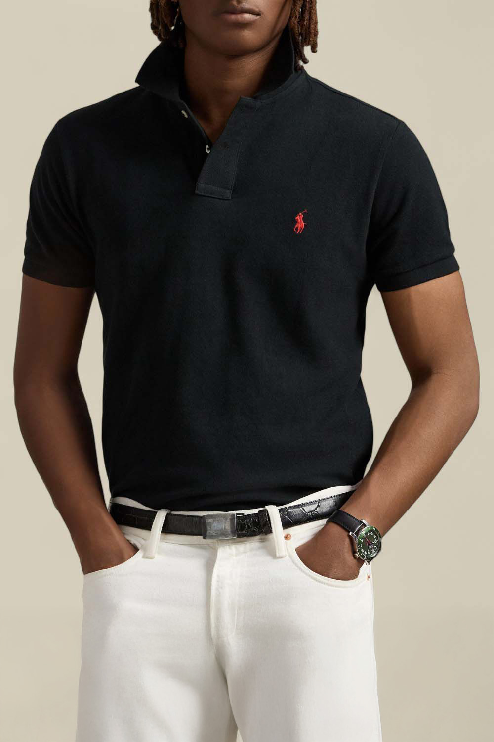 תמונת דוגמן קידמית של חולצת פולו קצרה סלים