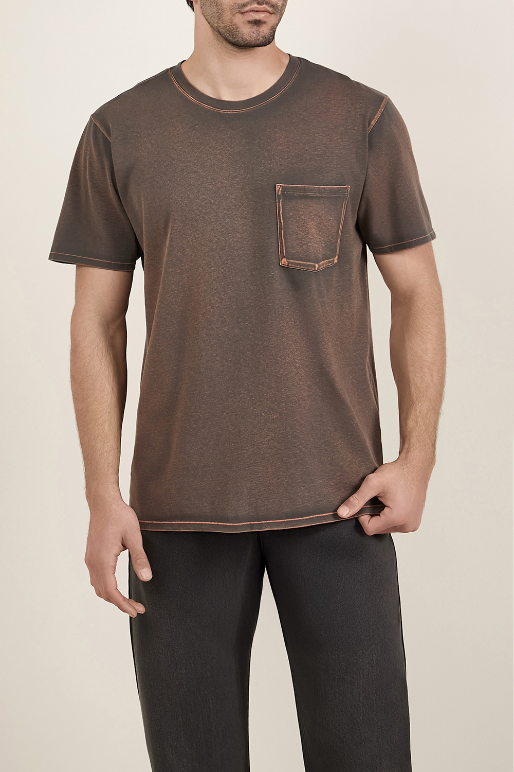 תמונת דוגמן קידמית של חולצת טי