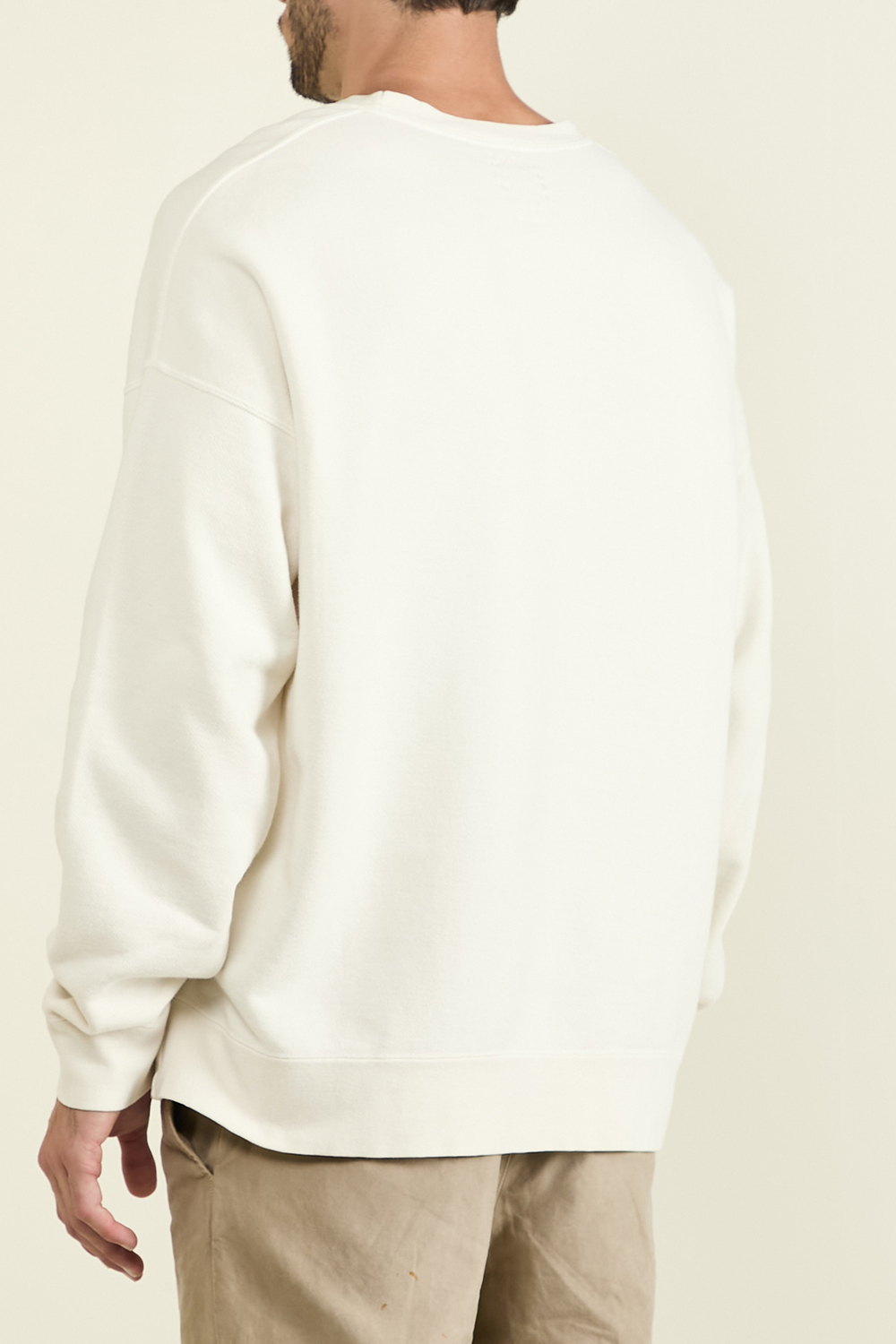 תמונת תקריב דוגמן של סווטשירט ג'מבו