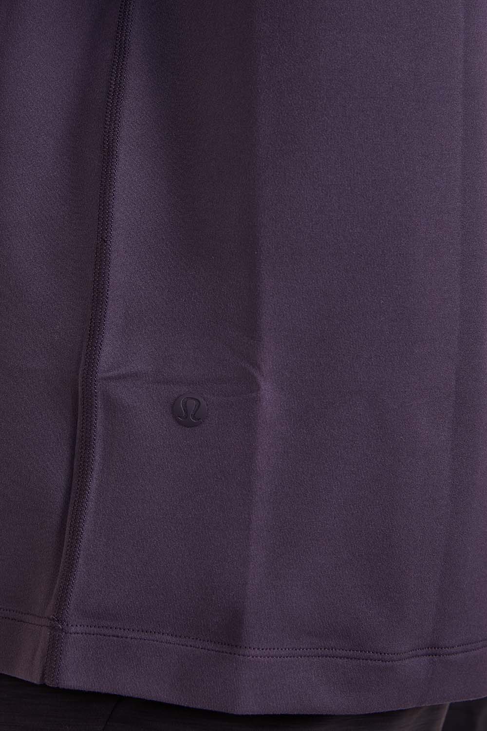 תמונת תקריב דוגמן של Soft Jersey Short-Sleeve Shirt