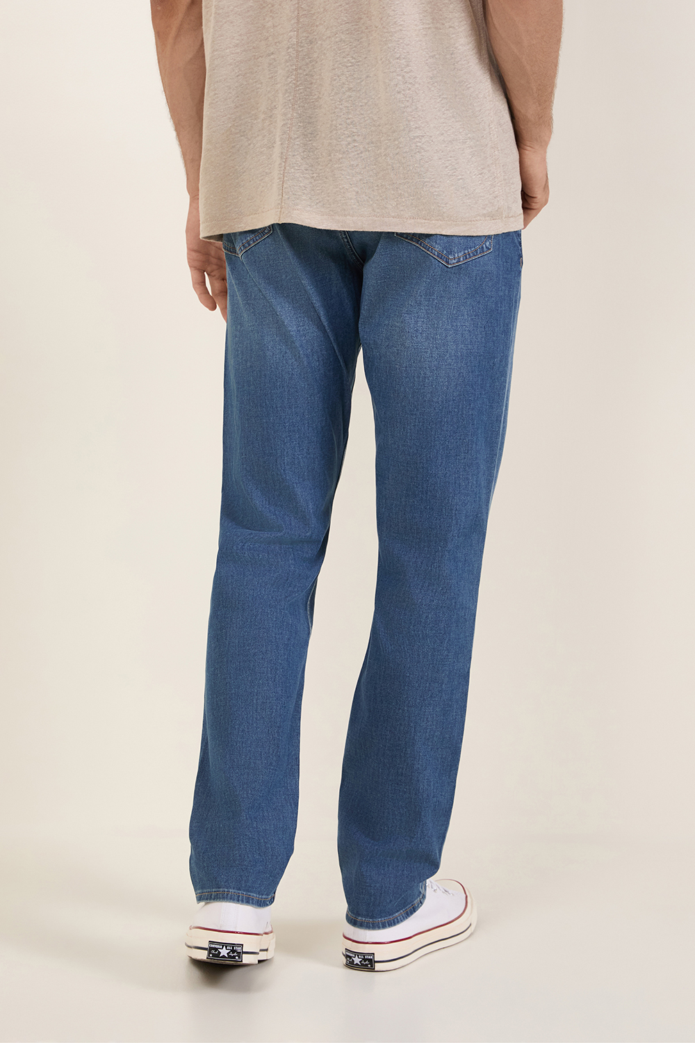 תמונת דוגמן אחורית של מכנסי ג'ינס