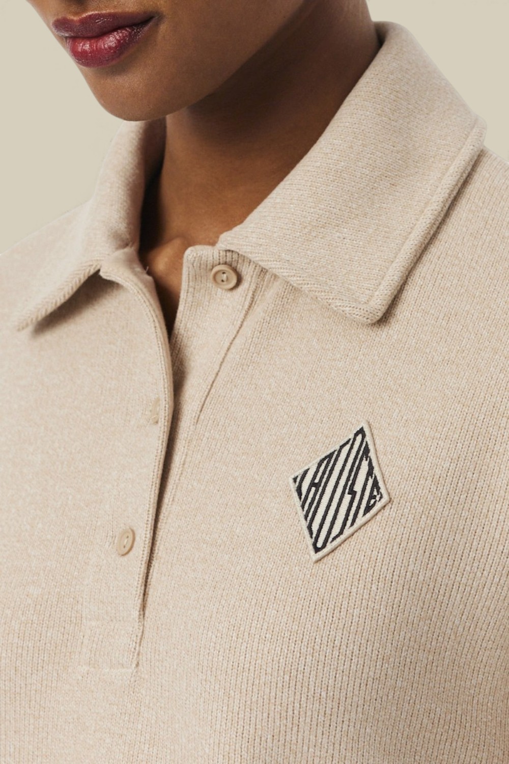 תמונת תקריב דוגמן של סווטשירט אוברסייז PRE LINE