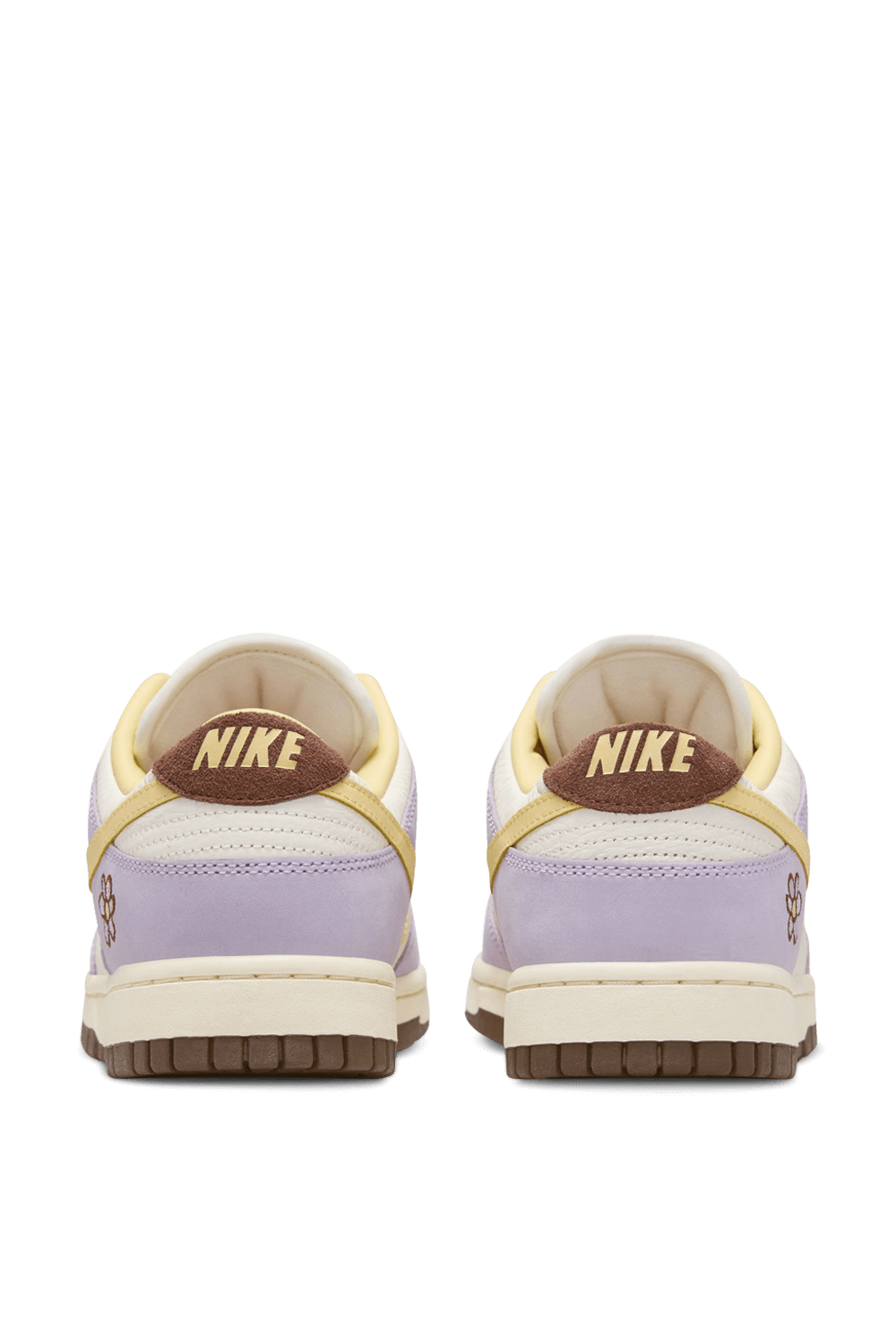 תמונת פנים של נעלי סניקרס דאנק