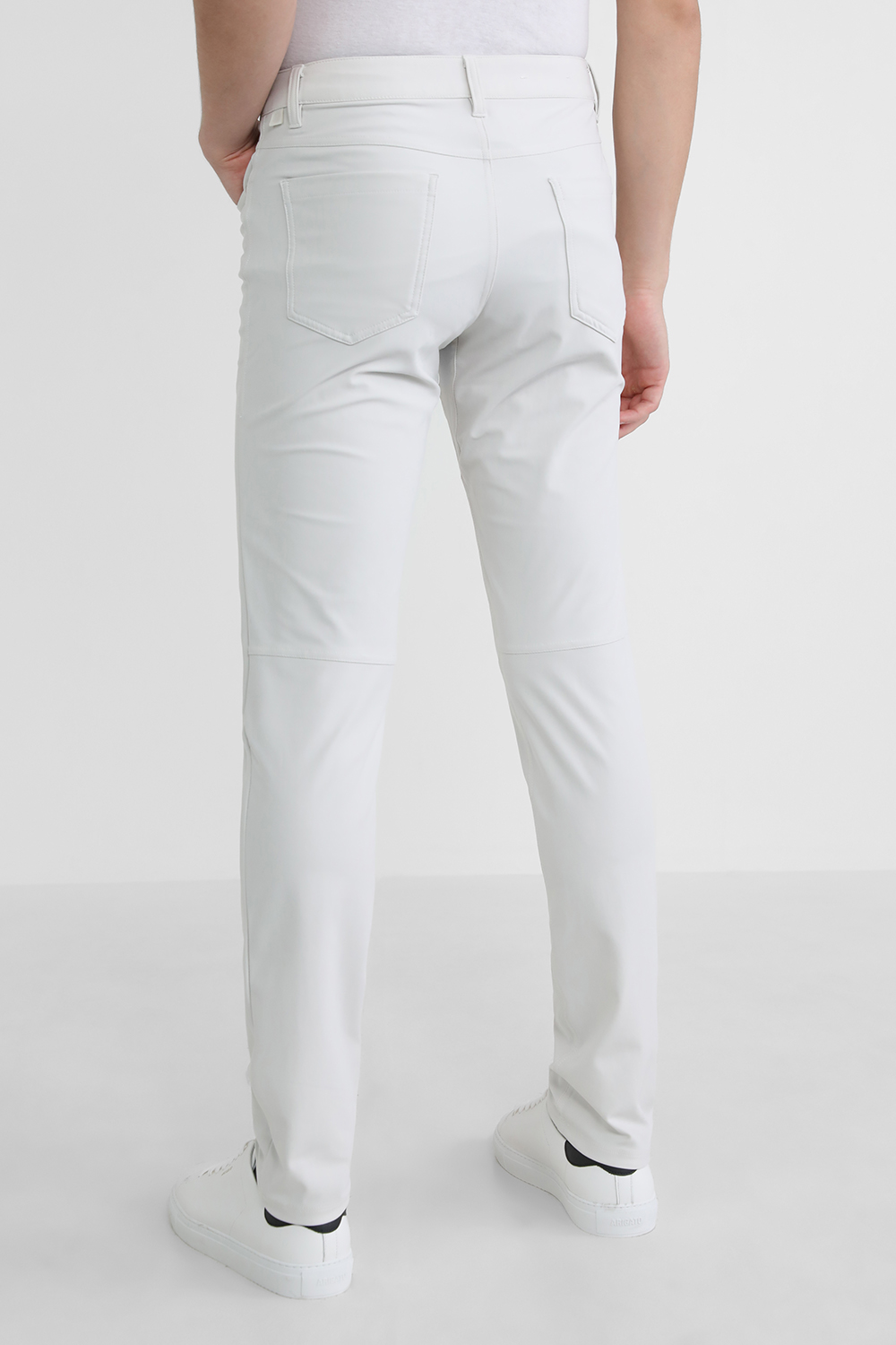 תמונת דוגמן אחורית של ABC Slim-Fit Pant 34