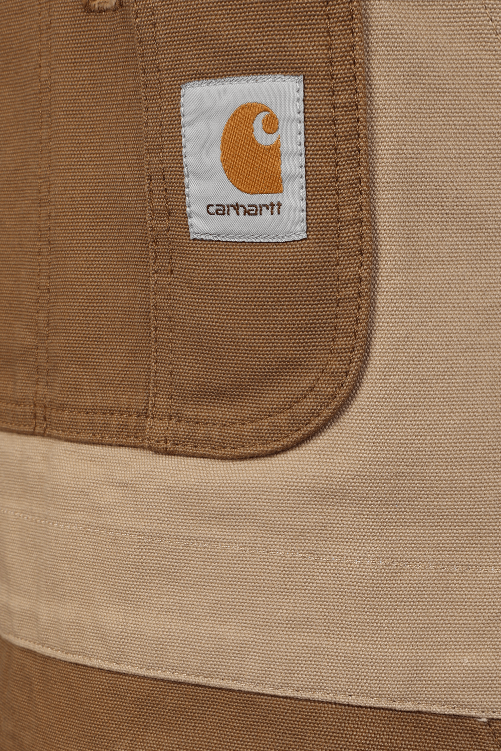 תמונת תקריב של סינר עבודה בגווני חום