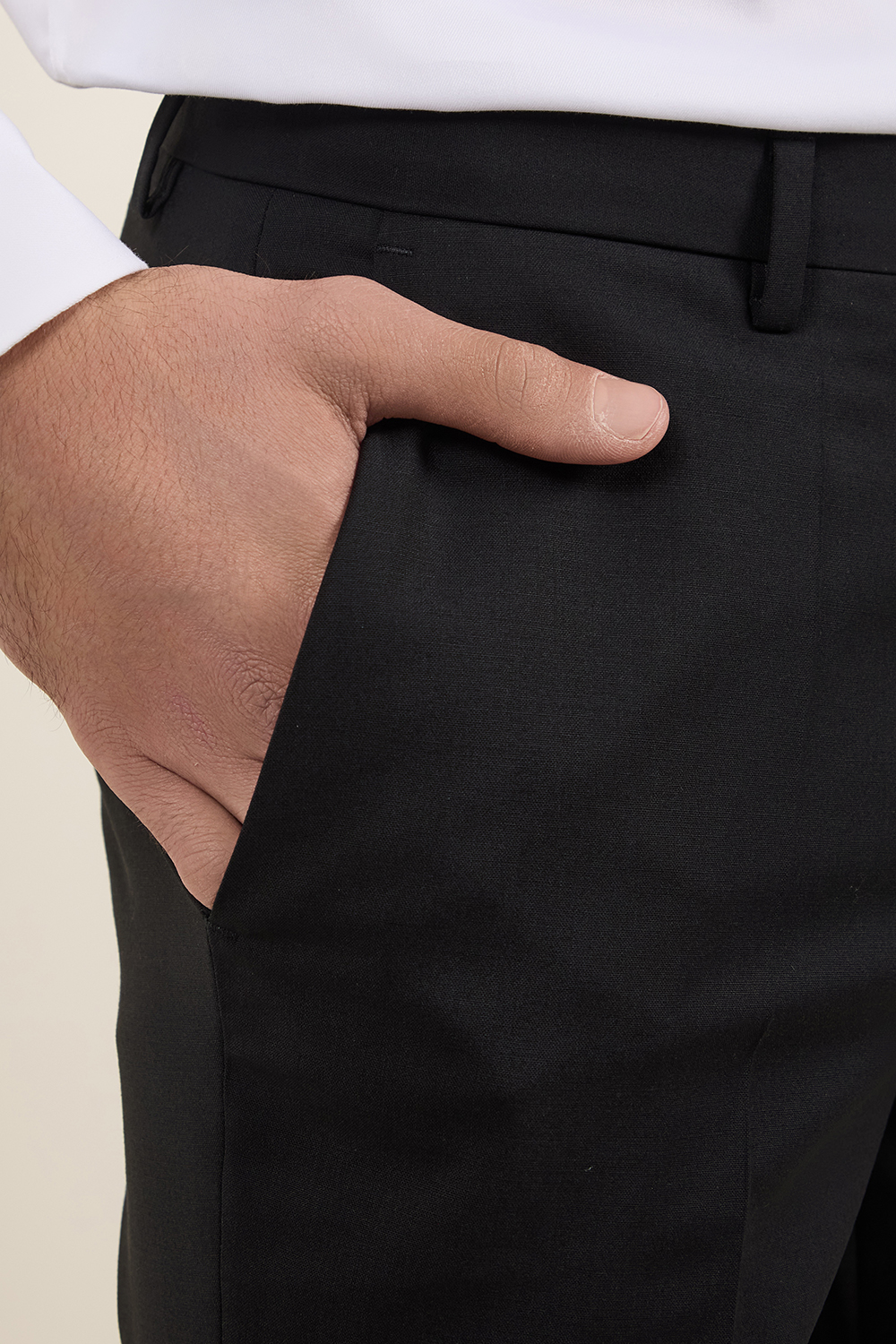 תמונת תקריב דוגמן של מכנסיים מחוייטים אקסטרה סלים-פיט