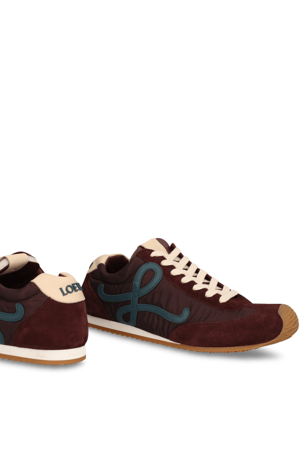 תמונת תקריב של נעלי סניקרס בלט ראנר