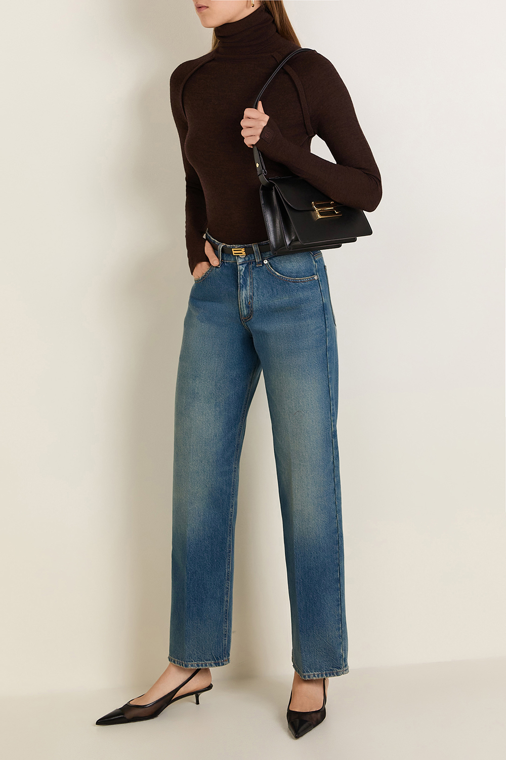 תמונת דוגמן קידמית של חגורה דקה