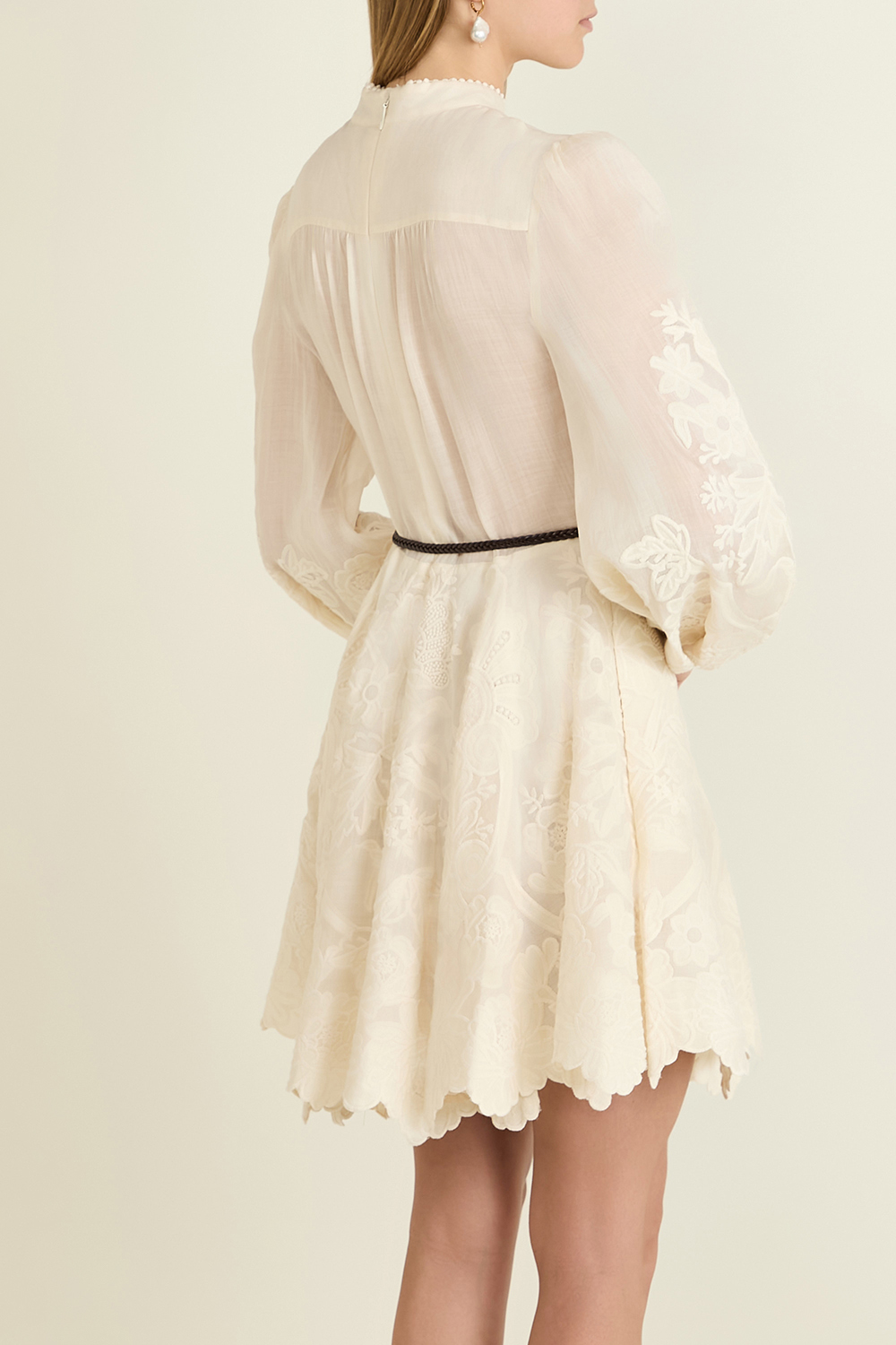 תמונת דוגמן אחורית של שמלת מיני אוטי