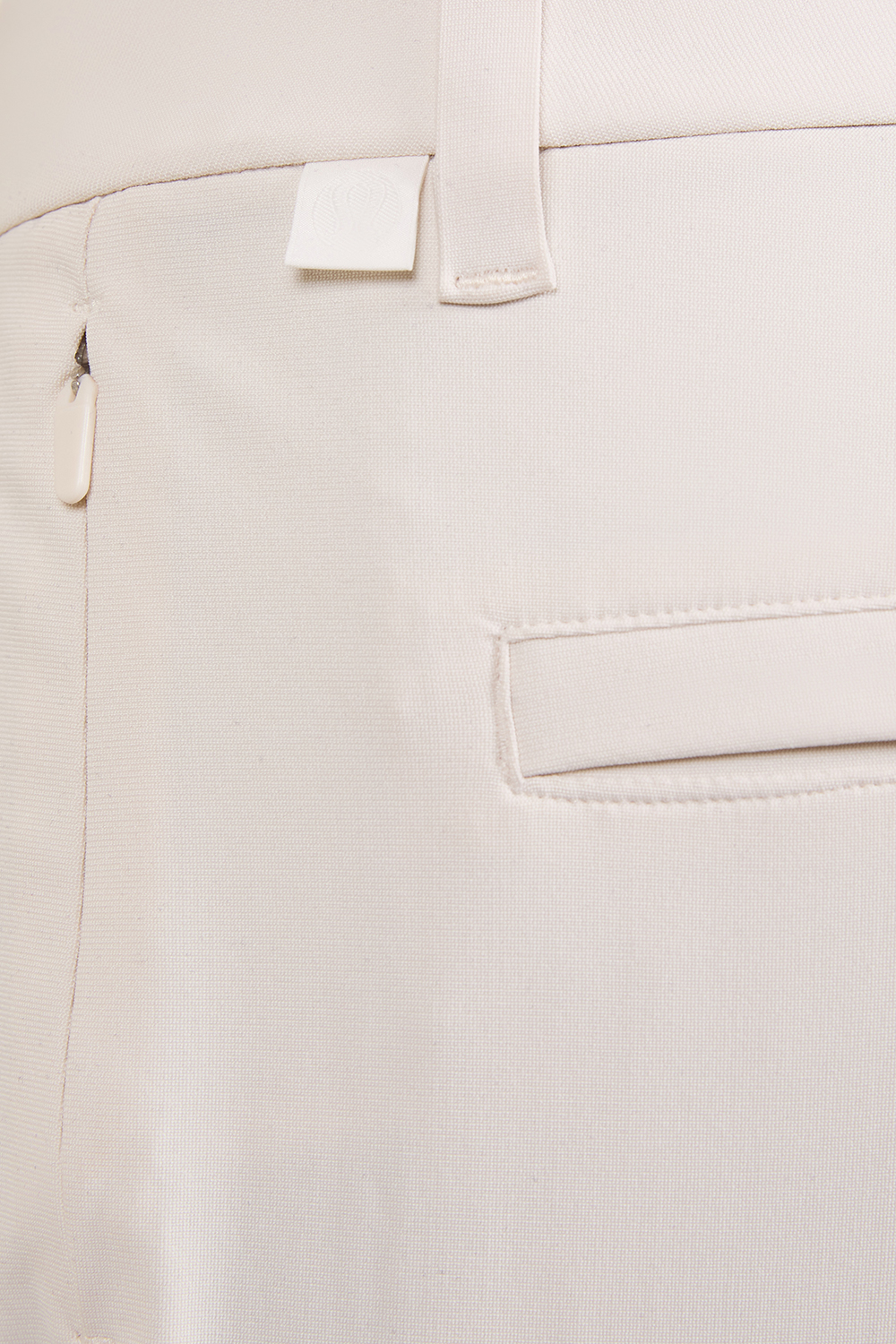 תמונת תקריב דוגמן של ABC Classic-Fit Short 7 Warpstreme