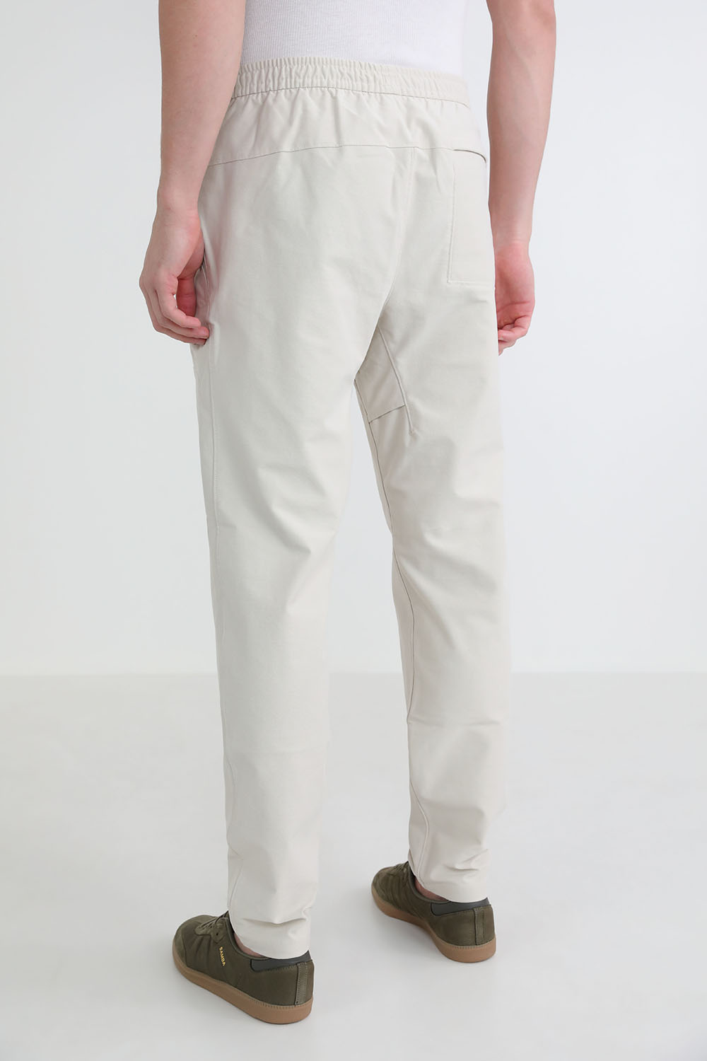 תמונת דוגמן אחורית של Utilitech Pull On Classic Fit Pant