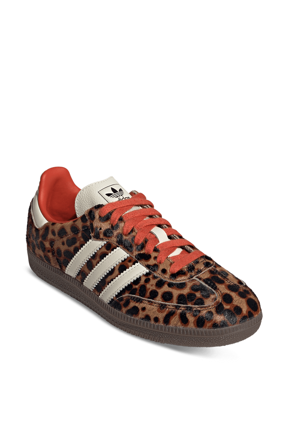 תמונת תקריב של נעלי סניקרס סמבה